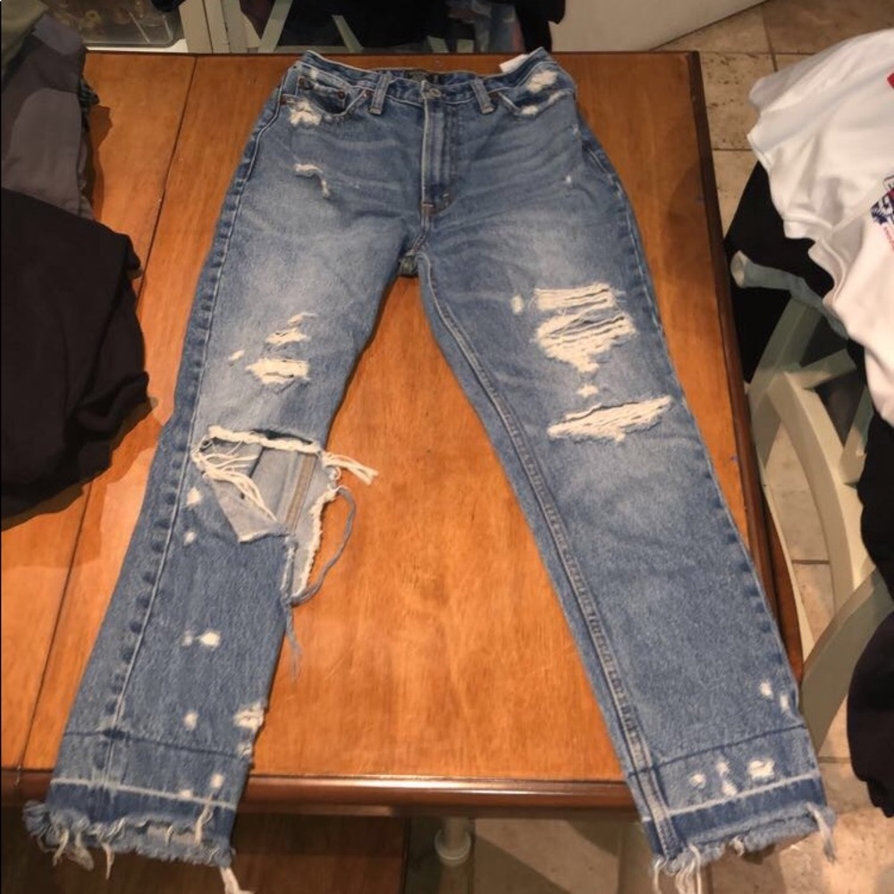 Abercrombie & Fitch Mom Jeans